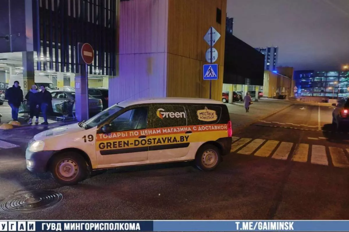 Возле гипермаркета в Минске водитель доставки сбил ребенка