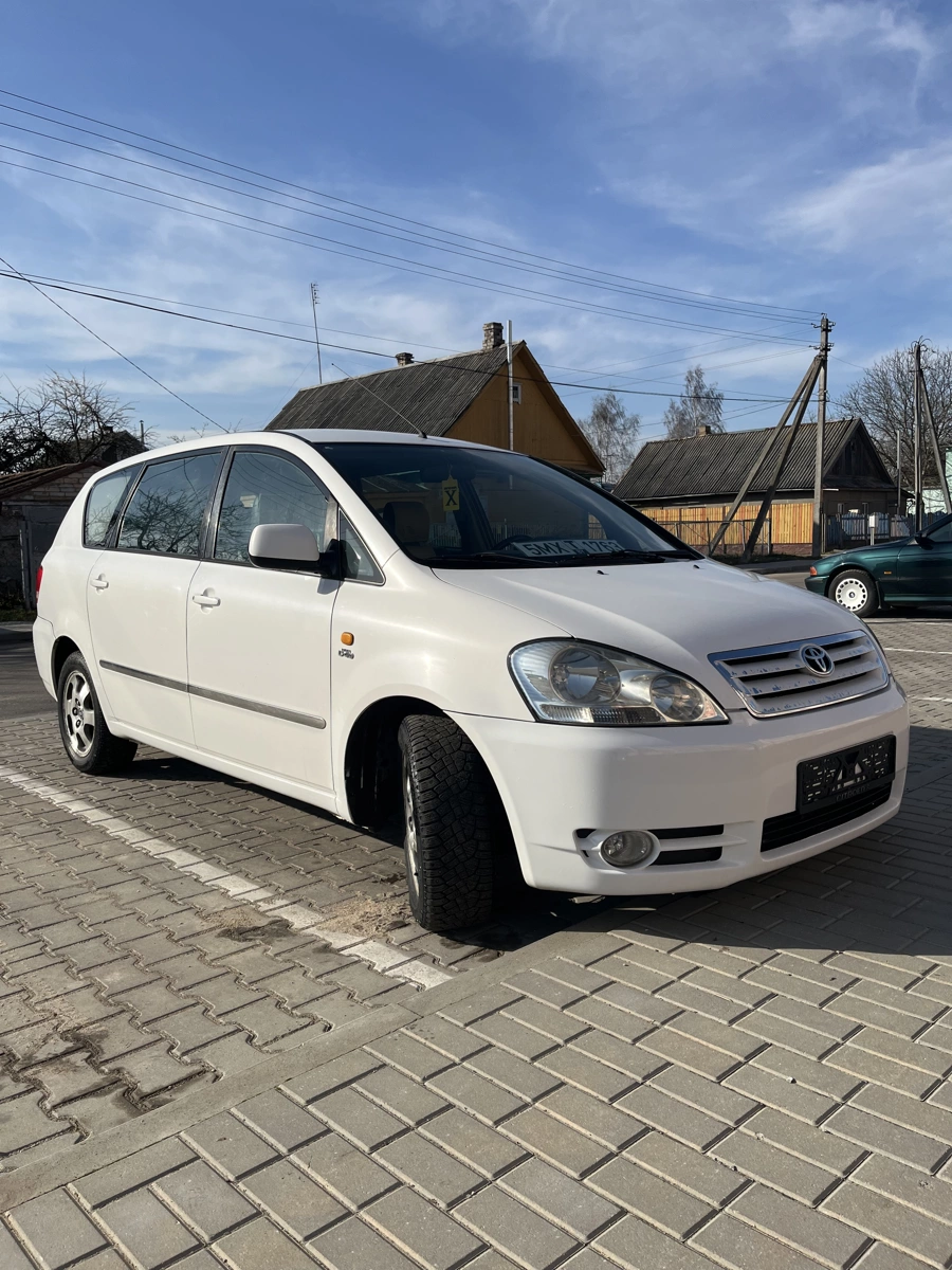 Toyota Avensis Verso I, 2001