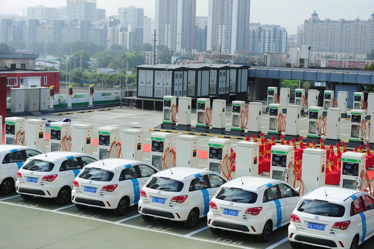 В Китае начала работу первая зона для зарядки EV из 1300 станций