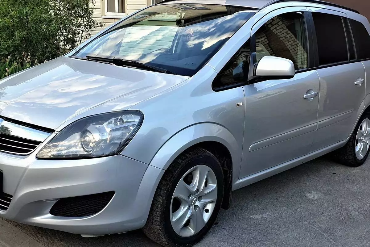 Белорус купил Opel Zafira со странным техпаспортом