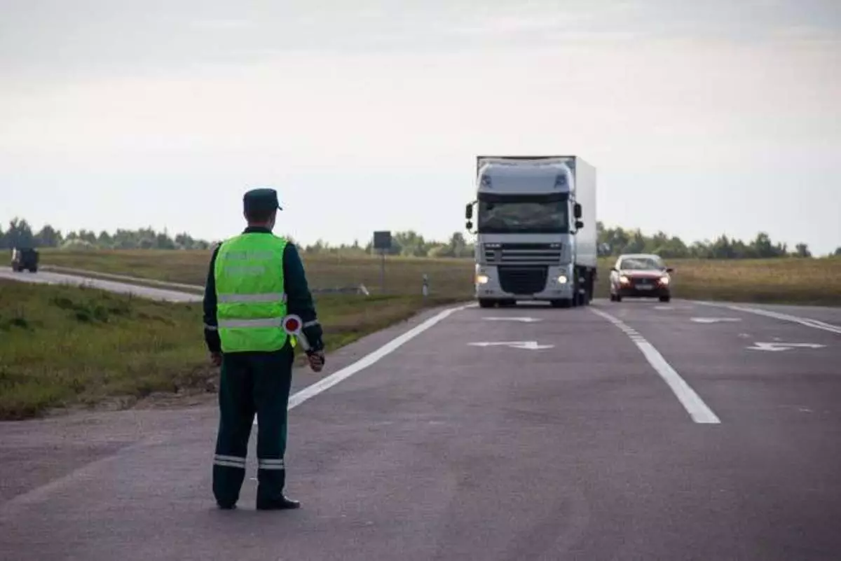 На местных дорогах Беларуси вводят ограничения для грузовиков