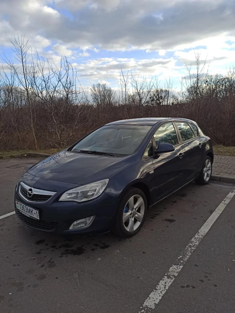 Opel Astra J, 2011