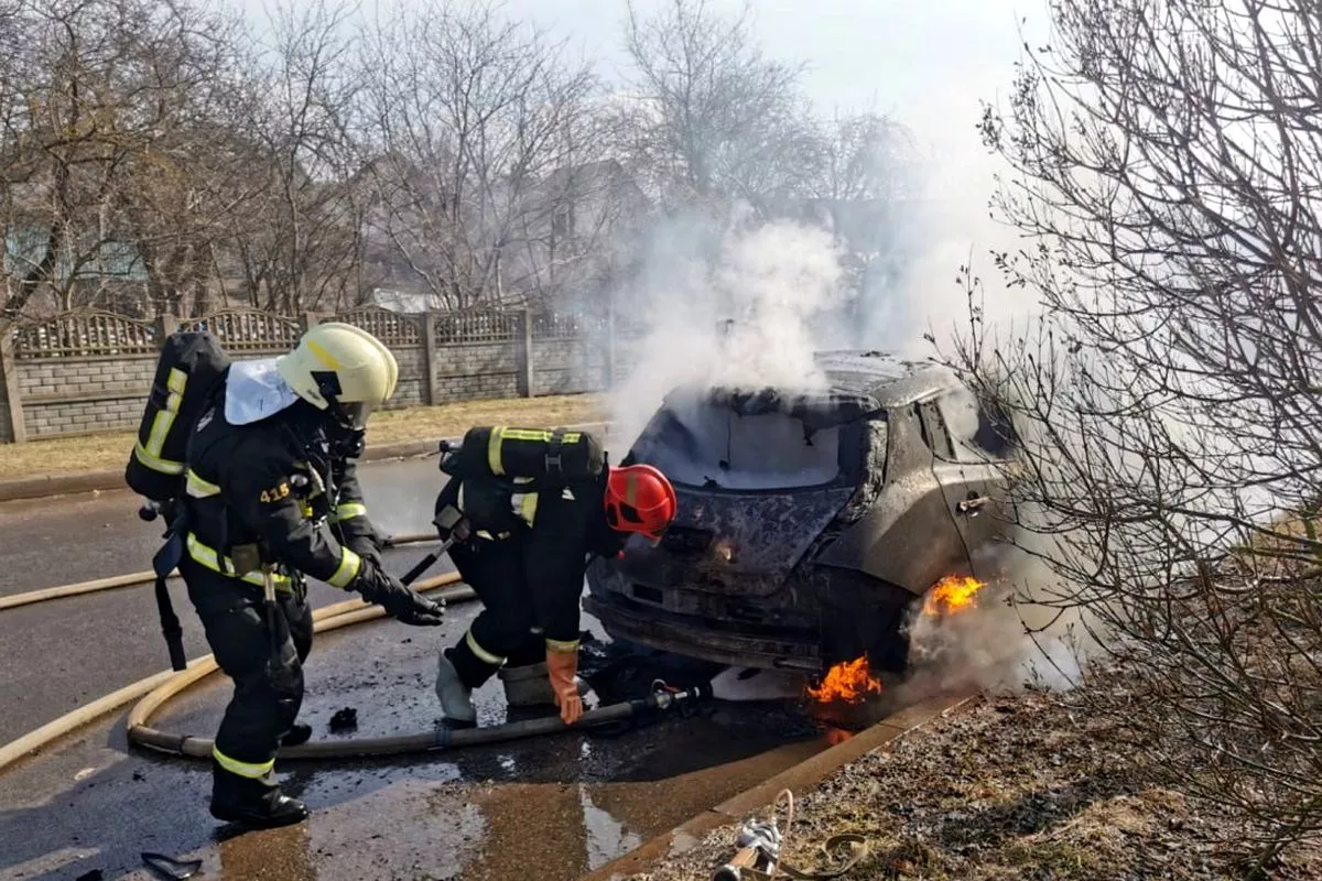 Электромобиль в Минске тушили три пожарных расчета