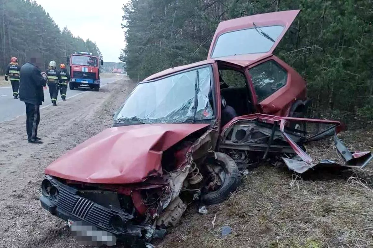 45-летний водитель госпитализирован после лобового ДТП на Гродненщине