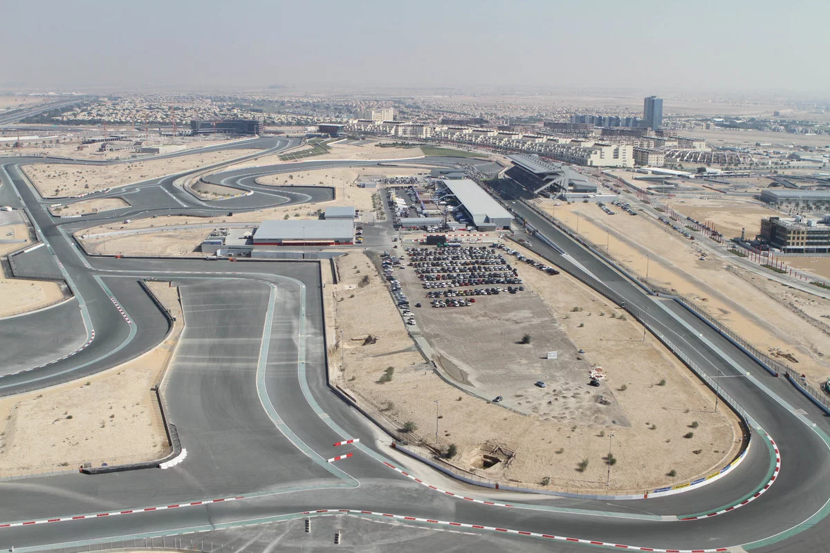 Клиенты McLaren смогли протестировать гиперкар 750S на автодроме в Дубае