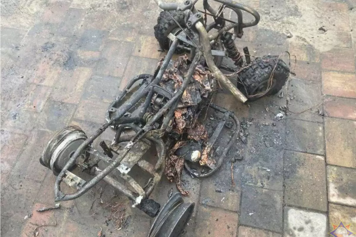 В Бресте в гараже сгорели квадроцикл и детский электромобиль