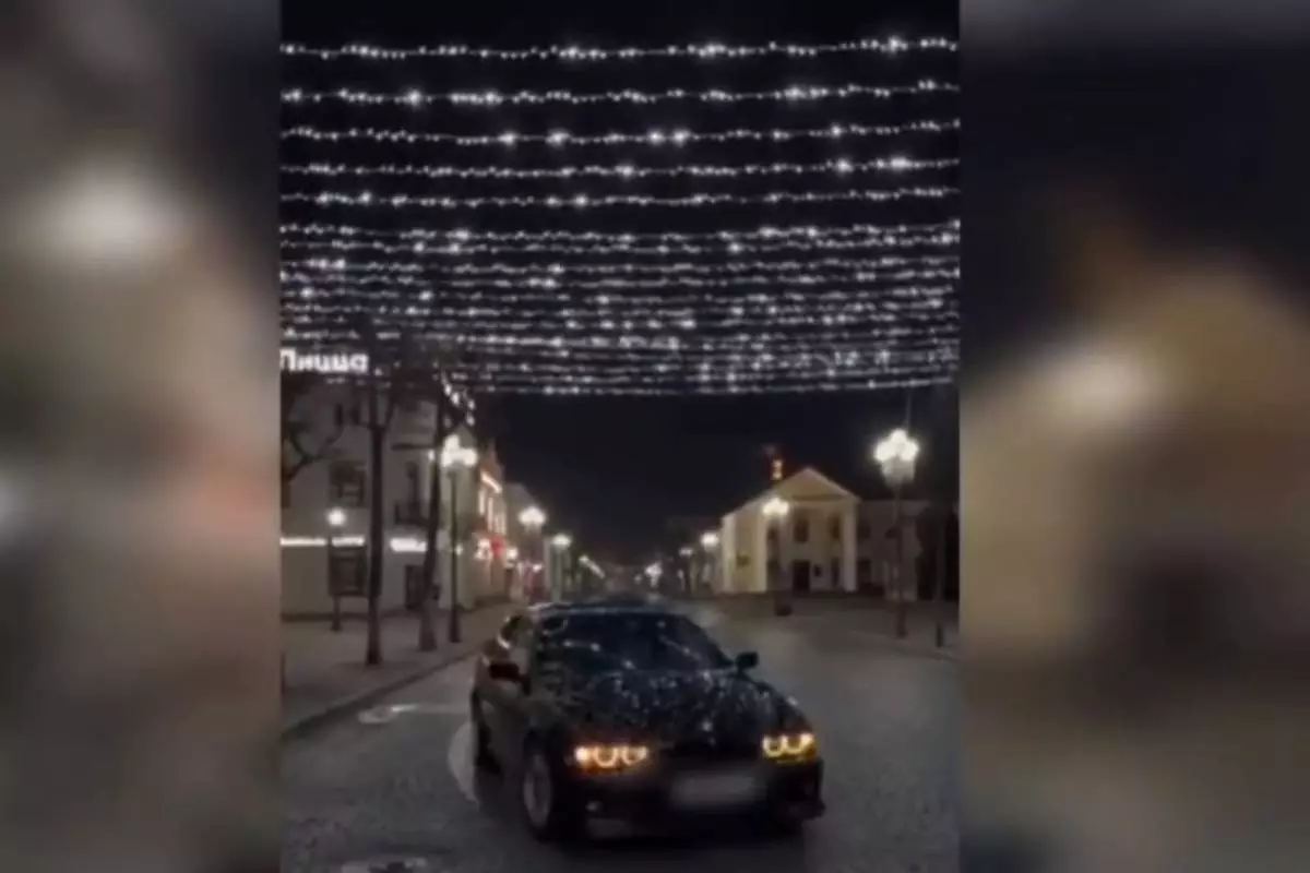 В Барановичах водитель BMW припарковался на пешеходной улице и поплатился не только за это