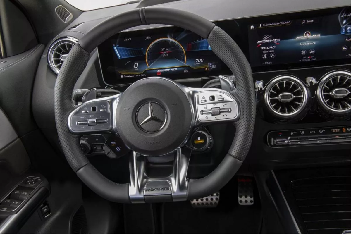 Mercedes отзывает более 500 000 автомобилей из-за проблем с рулевым управлением