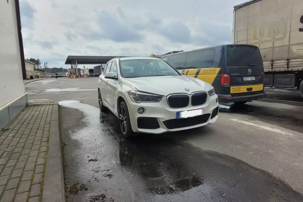 Таможня Литвы изъяла автомобиль BMW стоимостью более €26 000, предназначенный для продажи в Беларуси