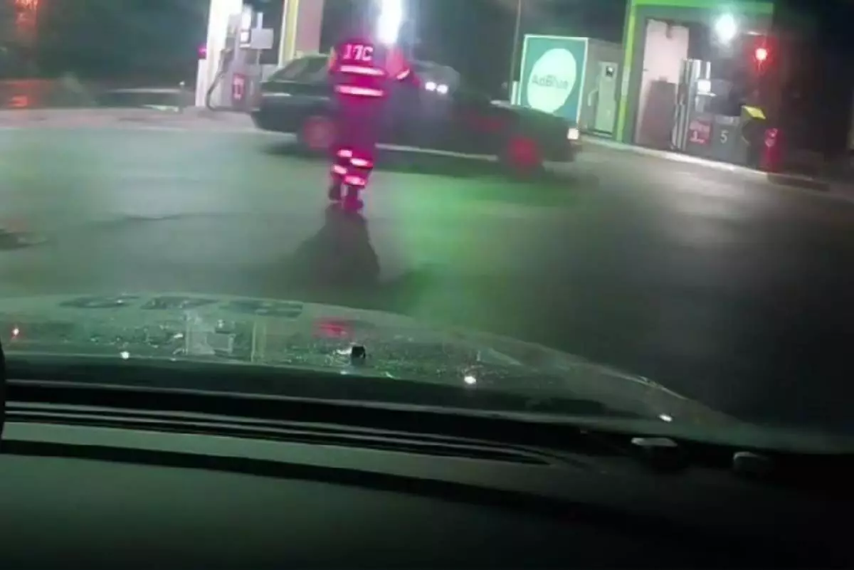 Под Гомелем водитель BMW спровоцировал погоню, а затем бежал, бросив авто