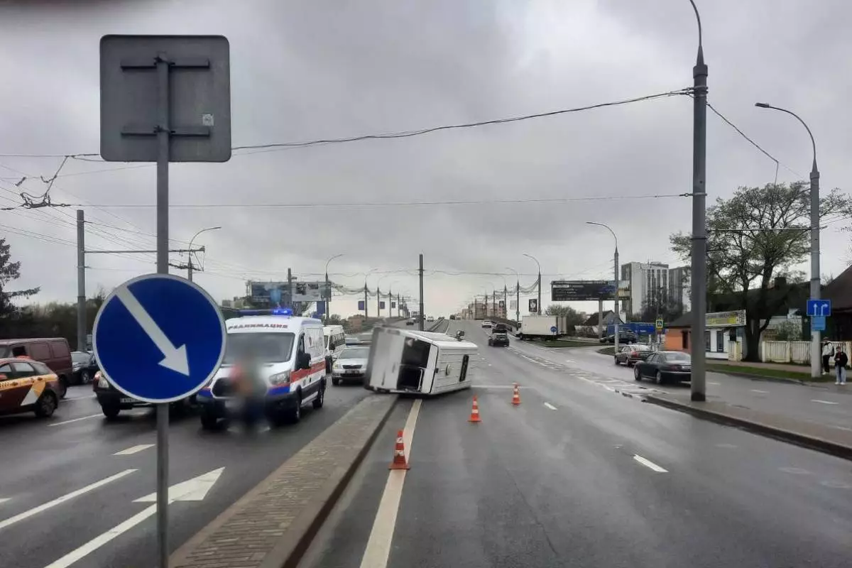 Маршрутка с пассажирами попала в аварию в Бресте