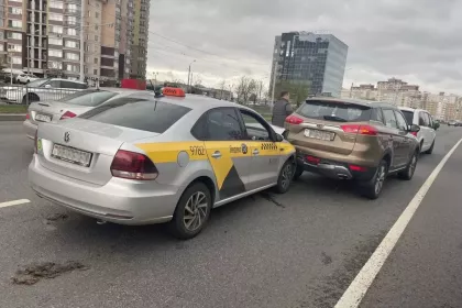 Таксист влетел в остановившиеся машины на Притыцкого в Минске