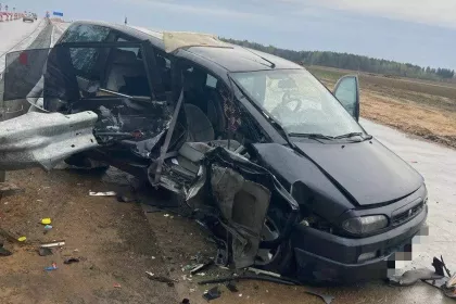 На трассе Р53 Fiat Ulysse занесло в отбойник – пострадал пассажир