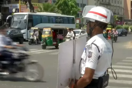 В Индии дорожной полиции выдали каски с кондиционером