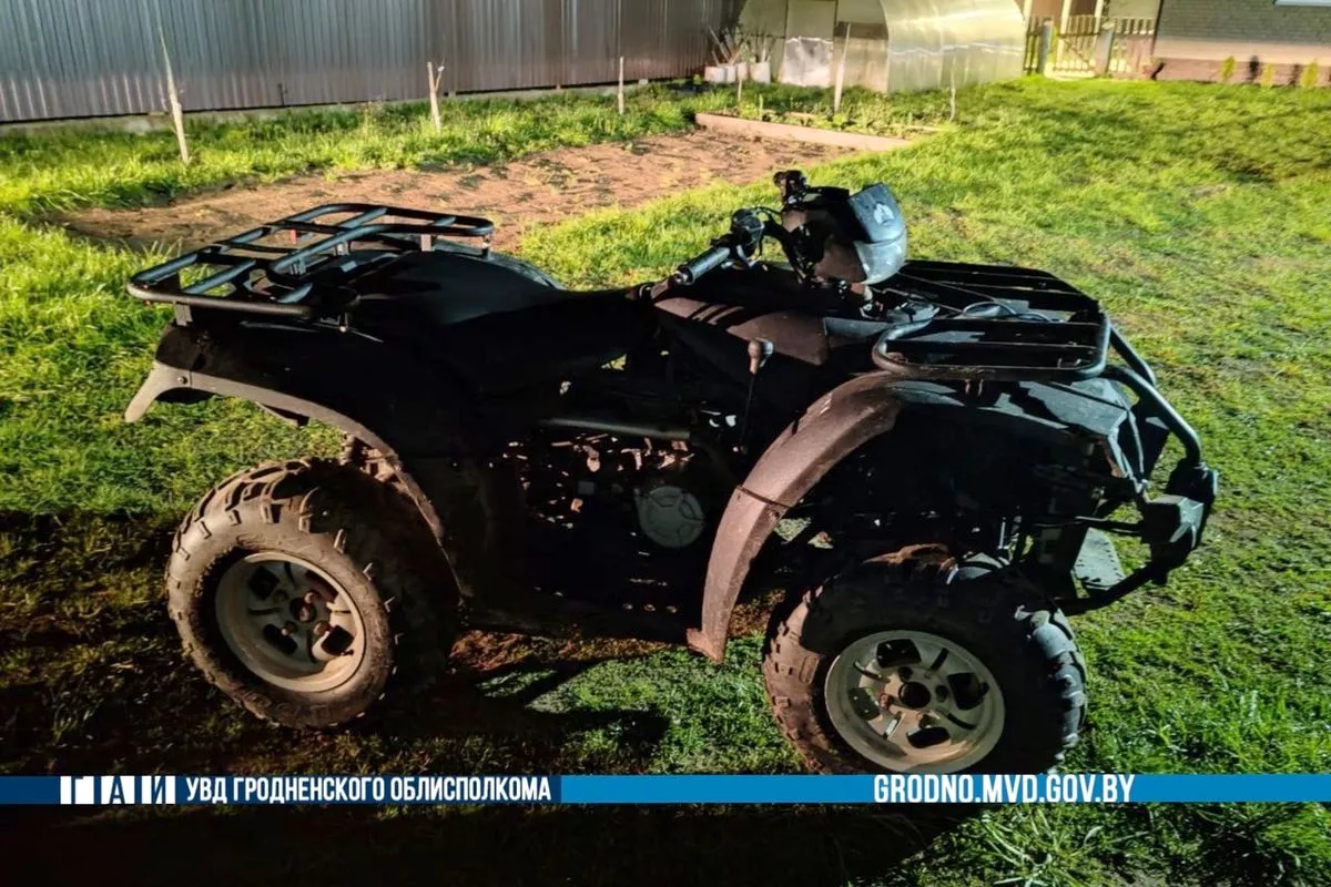 Квадроцикл опрокинулся в Сморгонском районе – двое пострадавших