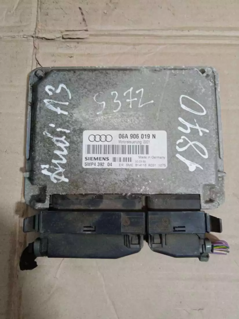 Блок управления двигателем к Audi A3 1998