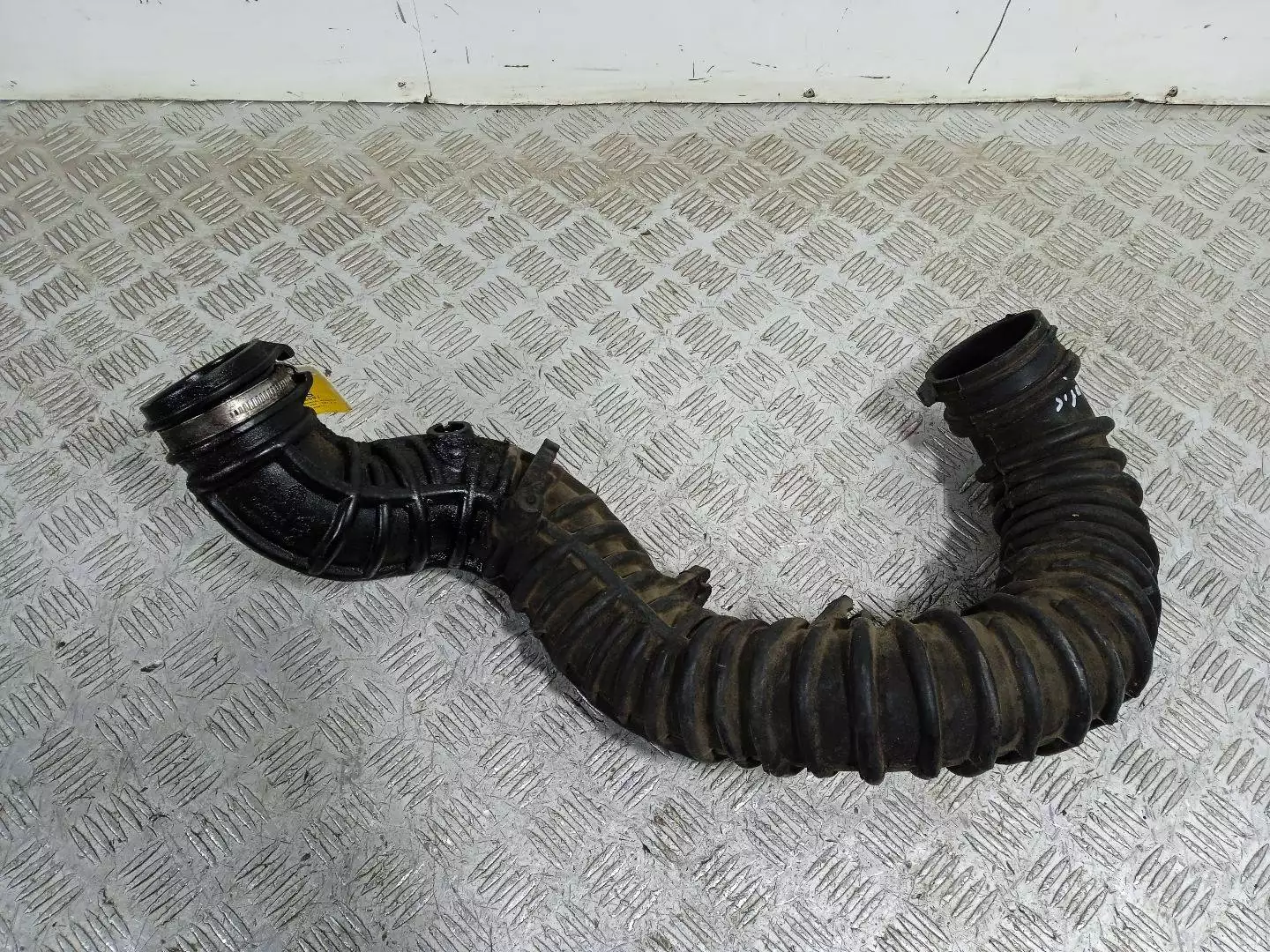Патрубок к Opel Vivaro 2010