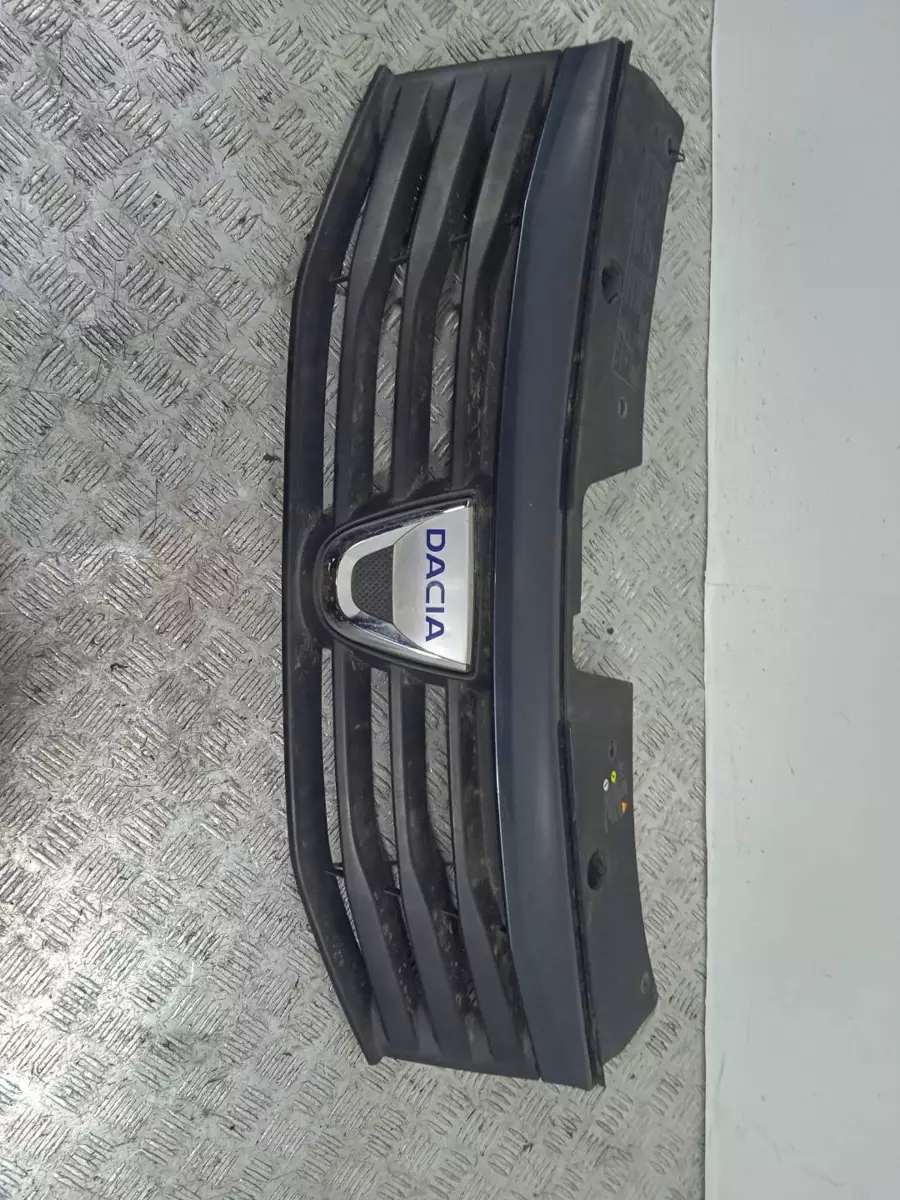 Решетка радиатора к Dacia Sandero 2010