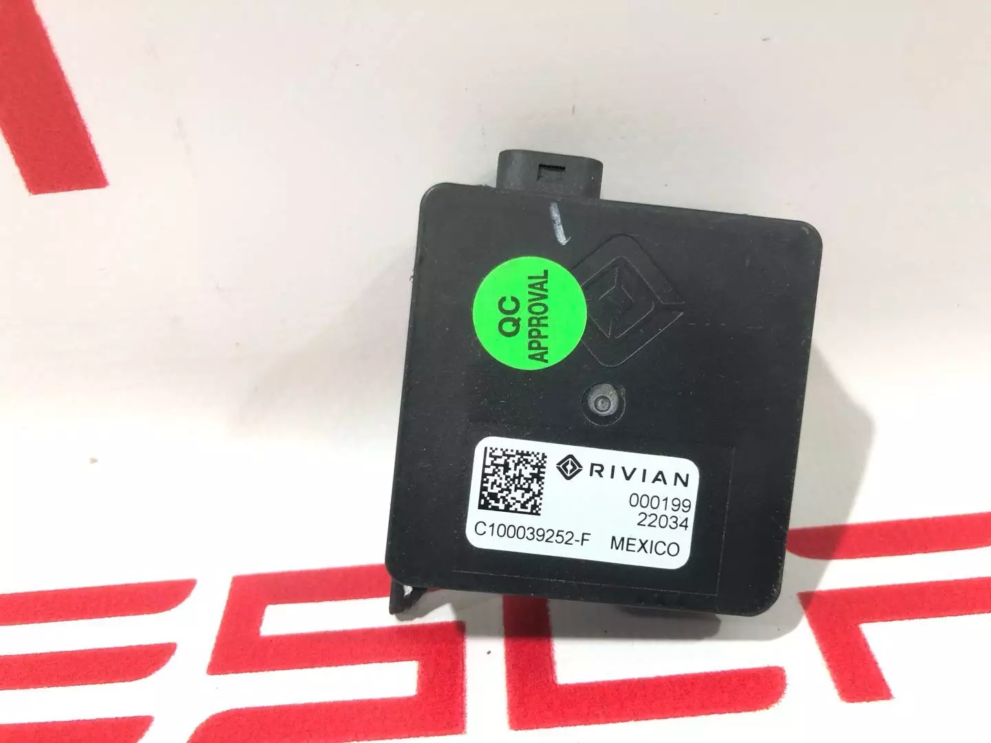 Антенна  к Rivian R1T 2022