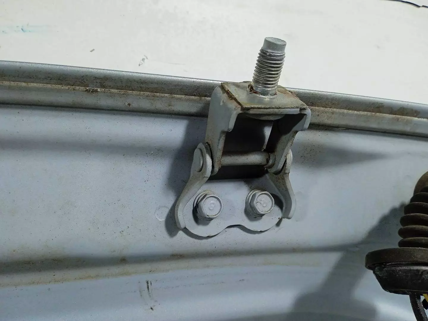 Петля крышки багажника к Hyundai i10 2009