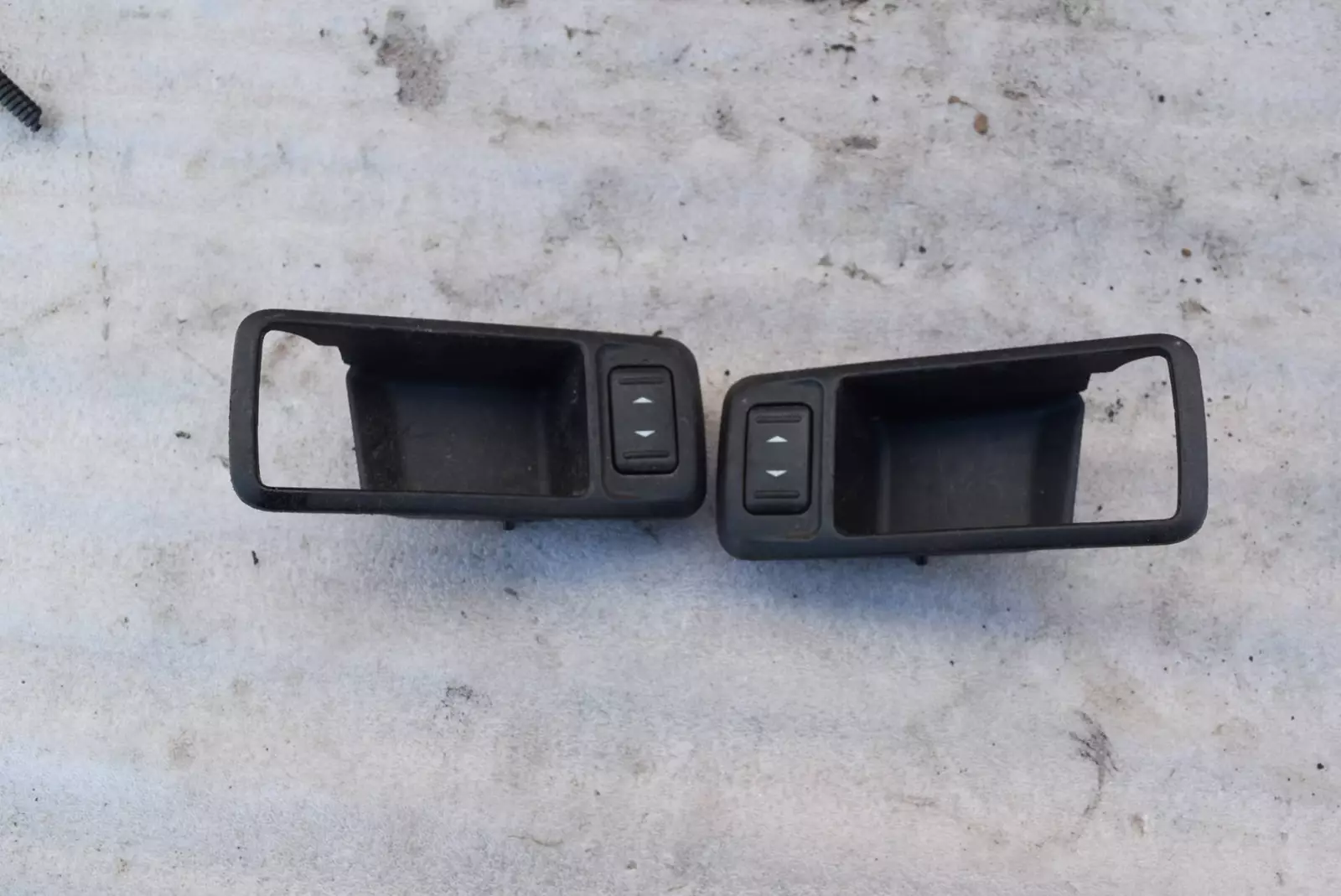 Кнопка стеклоподъемника заднего правого к Ford Focus 2010