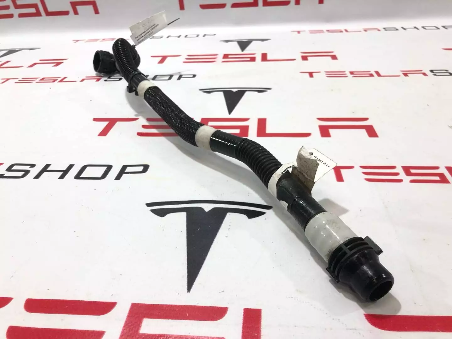 Патрубок к Rivian R1T 2022