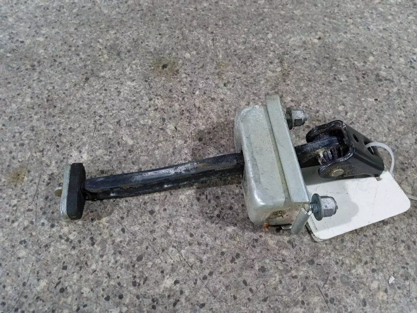 Ограничитель открывания двери к Ford Focus 2006