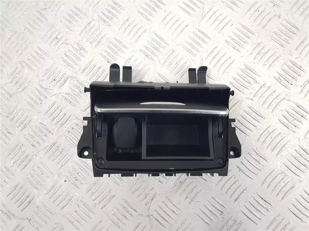 Пепельница к Mercedes-Benz GLA-klasse 2019