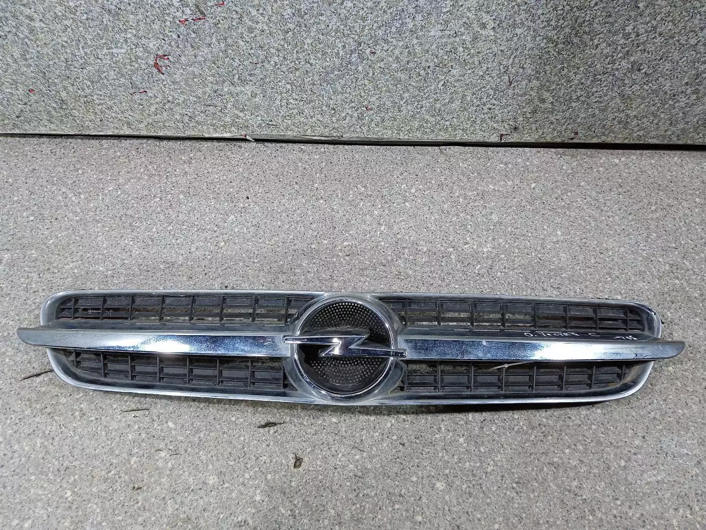 Решетка радиатора к Opel Vectra 2004
