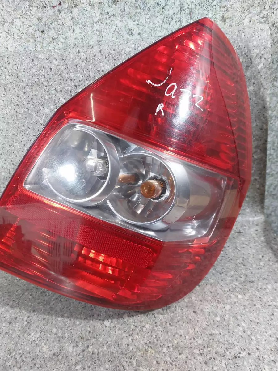 Фонарь задний правый к Honda Jazz 2003