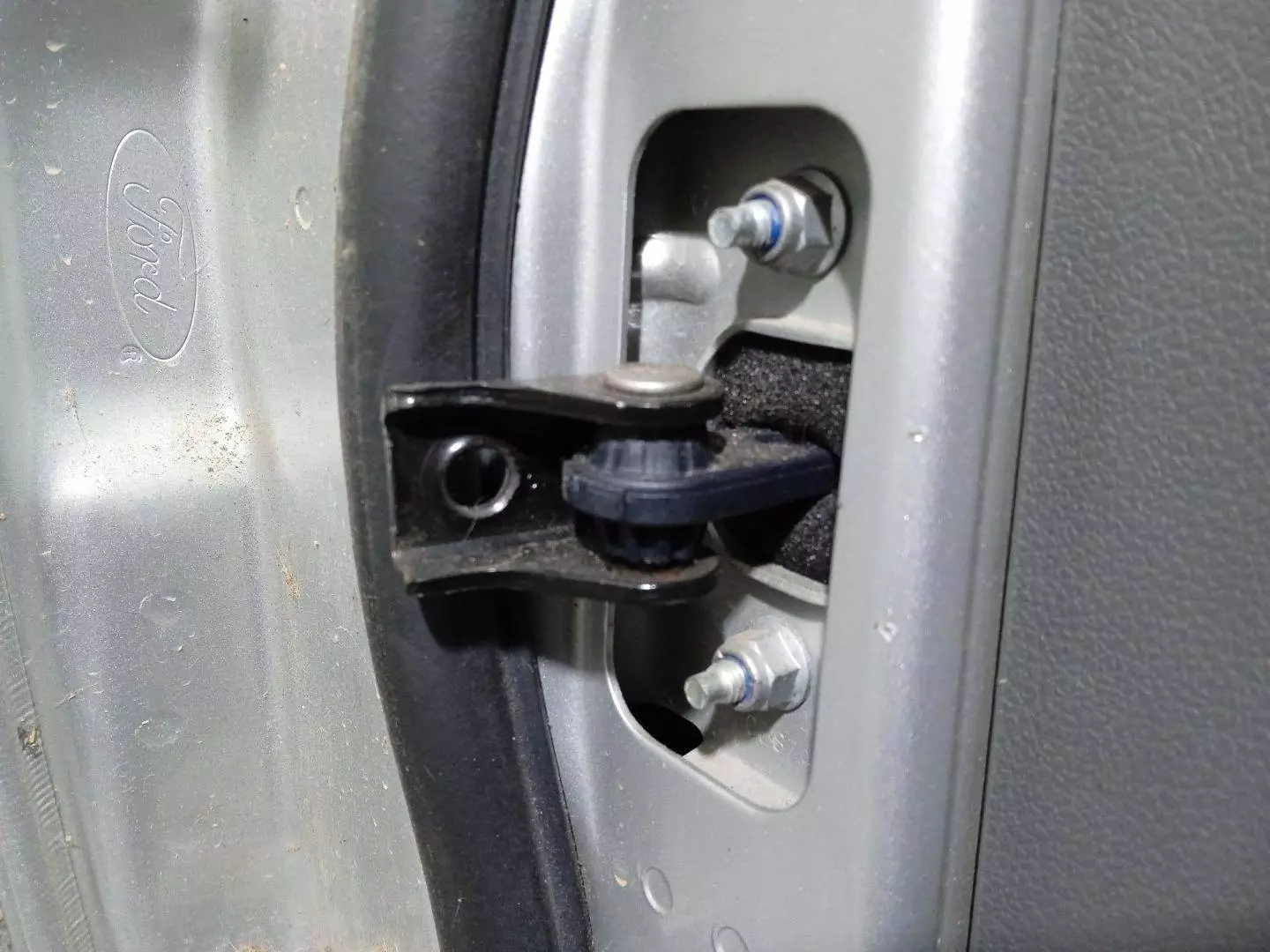 Ограничитель открывания двери к Ford Focus 2006