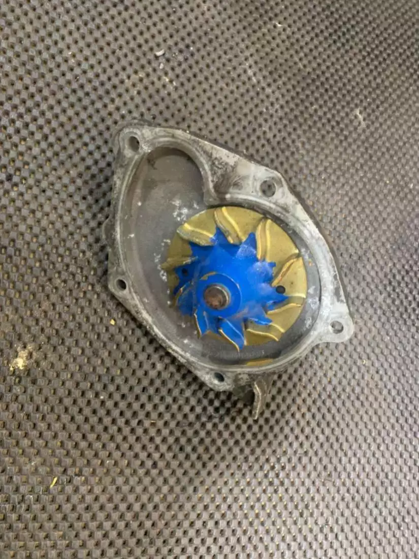 Помпа к Renault Master 2003