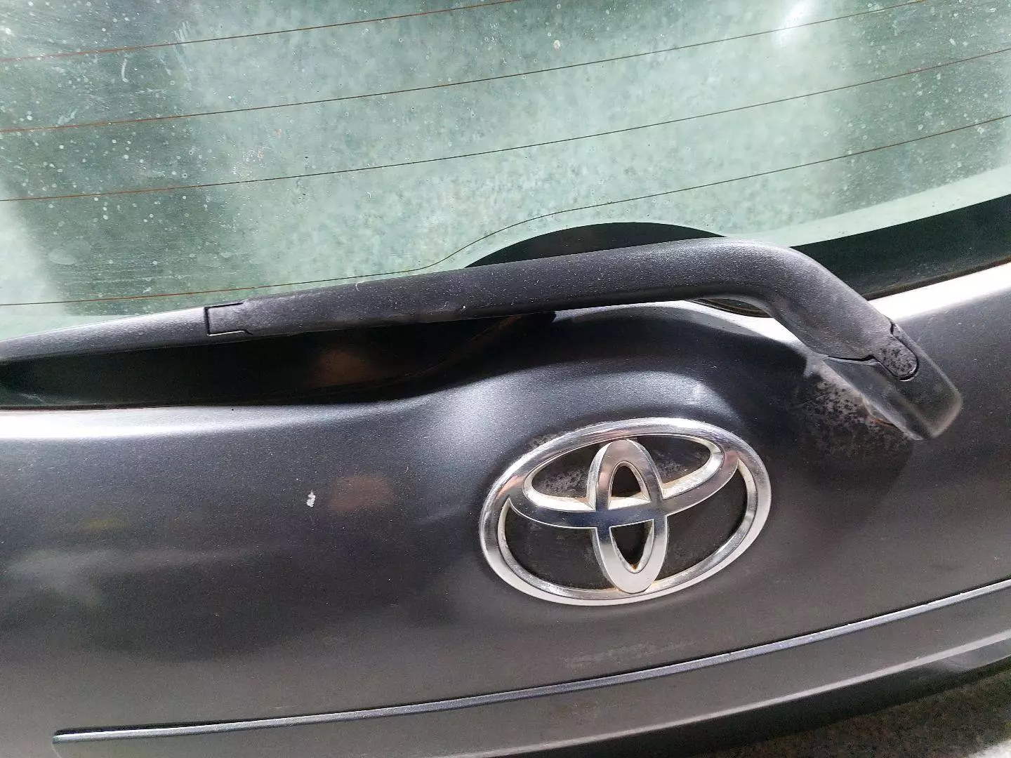 Щеткодержатель задний к Toyota Auris 2008