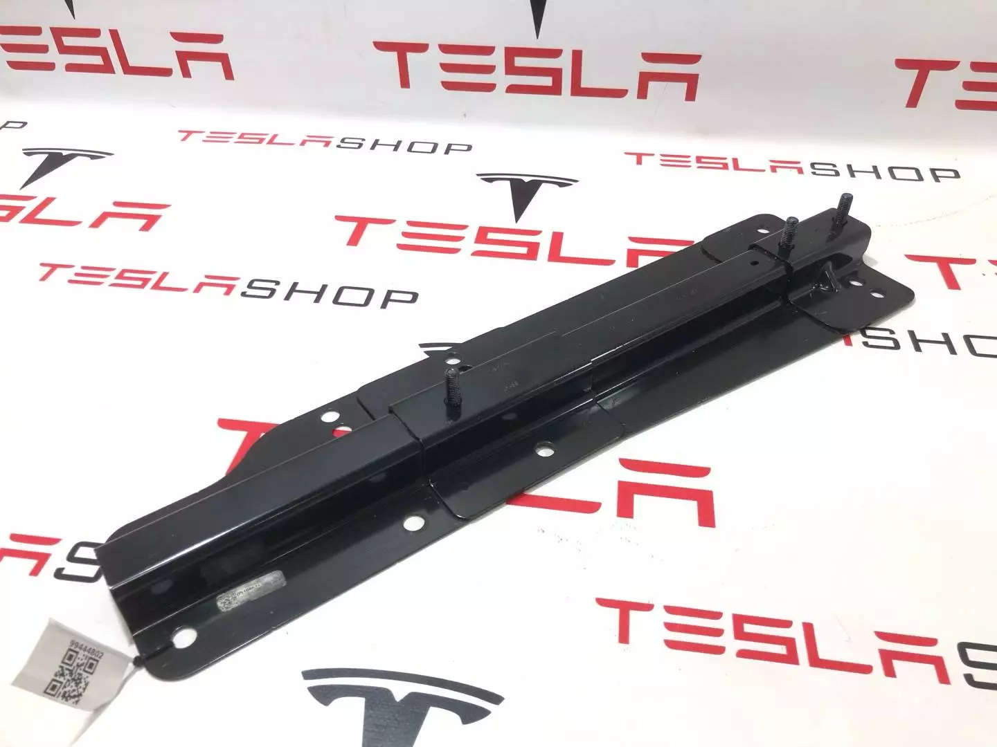 Кронштейн крыла  к Tesla Model X 2018