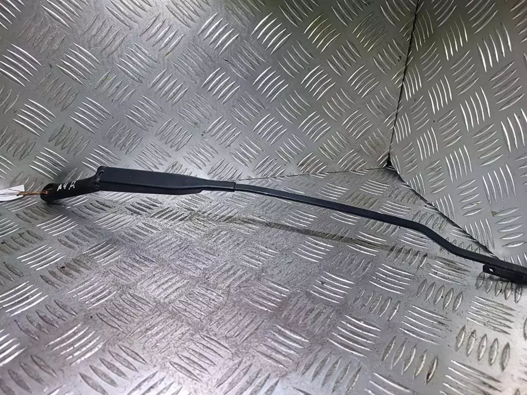 Щеткодержатель к Audi A4 1996