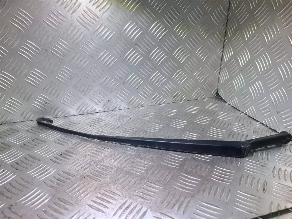 Щеткодержатель к Audi A4 1999