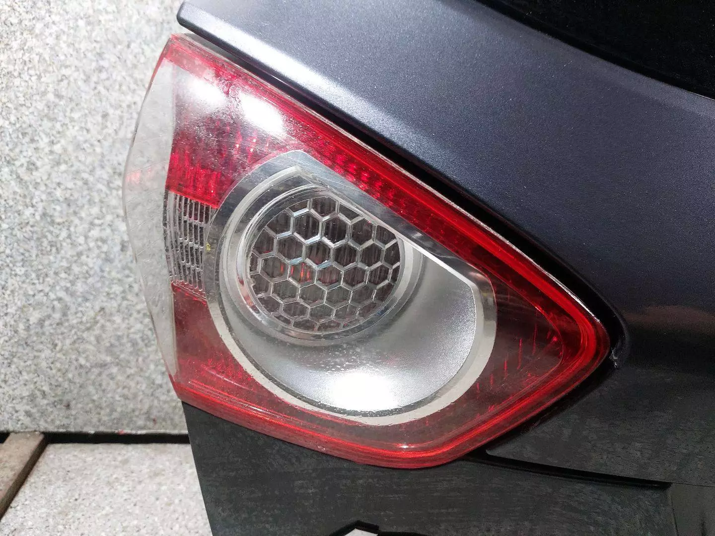 Фонарь крышки багажника левый к Ford Kuga 2011