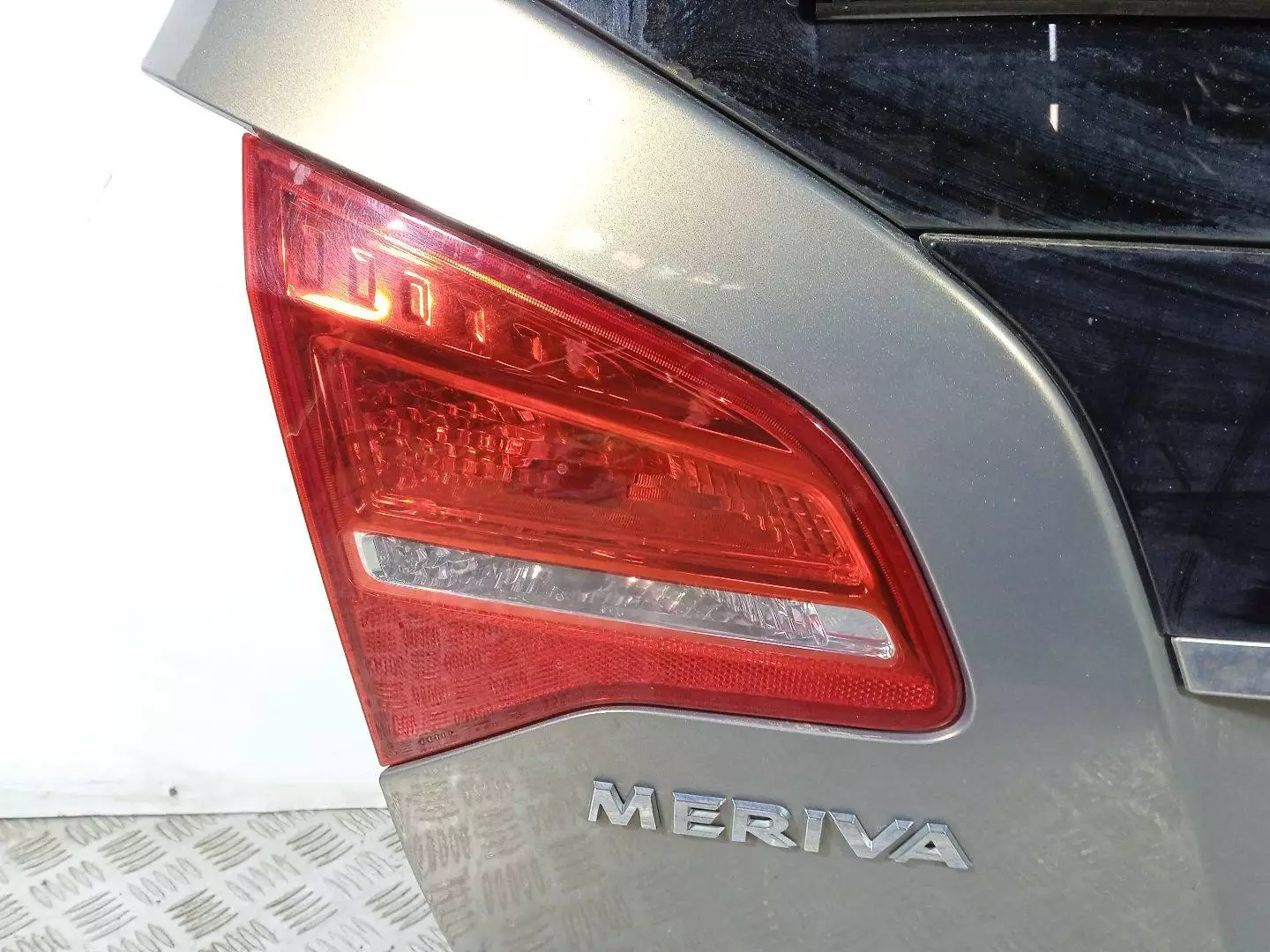 Фонарь крышки багажника левый к Opel Meriva 2012