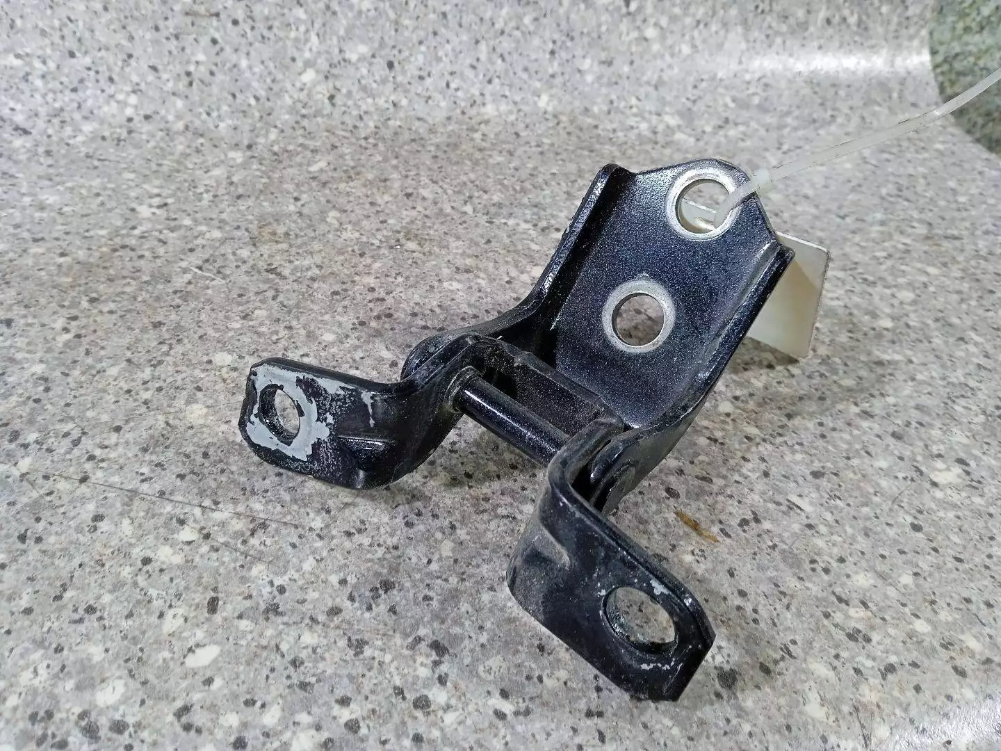Петля двери передней правой к Mazda 3 2005