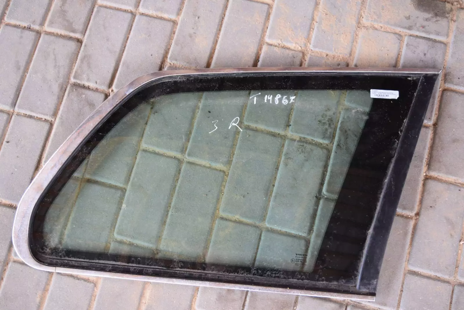 Стекло кузовное боковое правое  к Volvo XC90 2004