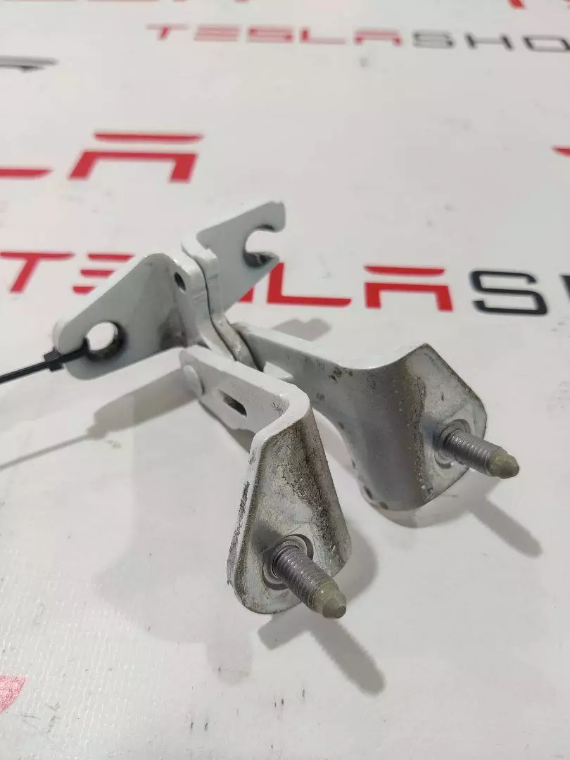 Петля двери к Tesla Model 3 2019