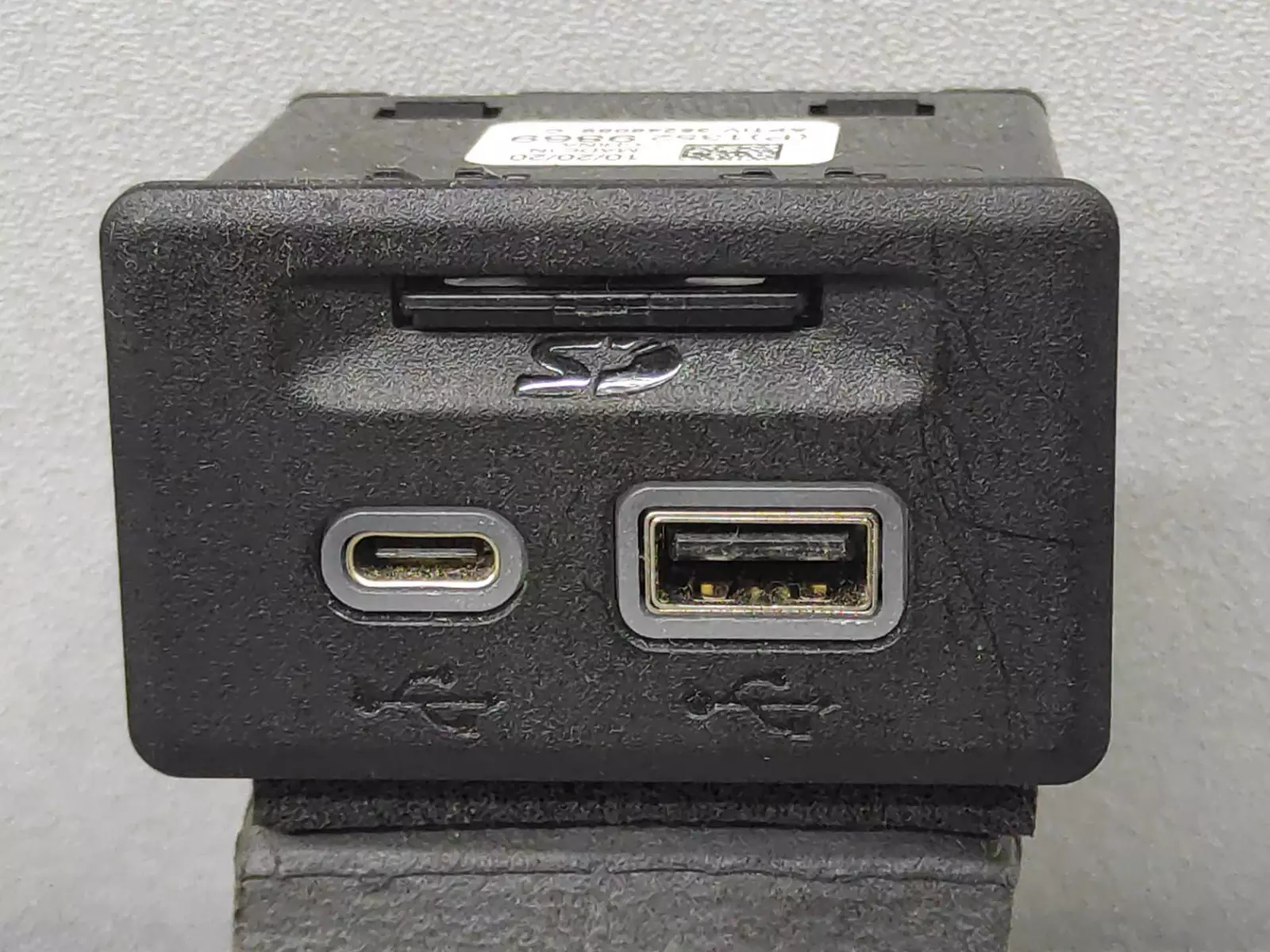 Разъем AUX / USB к GMC Acadia 2021