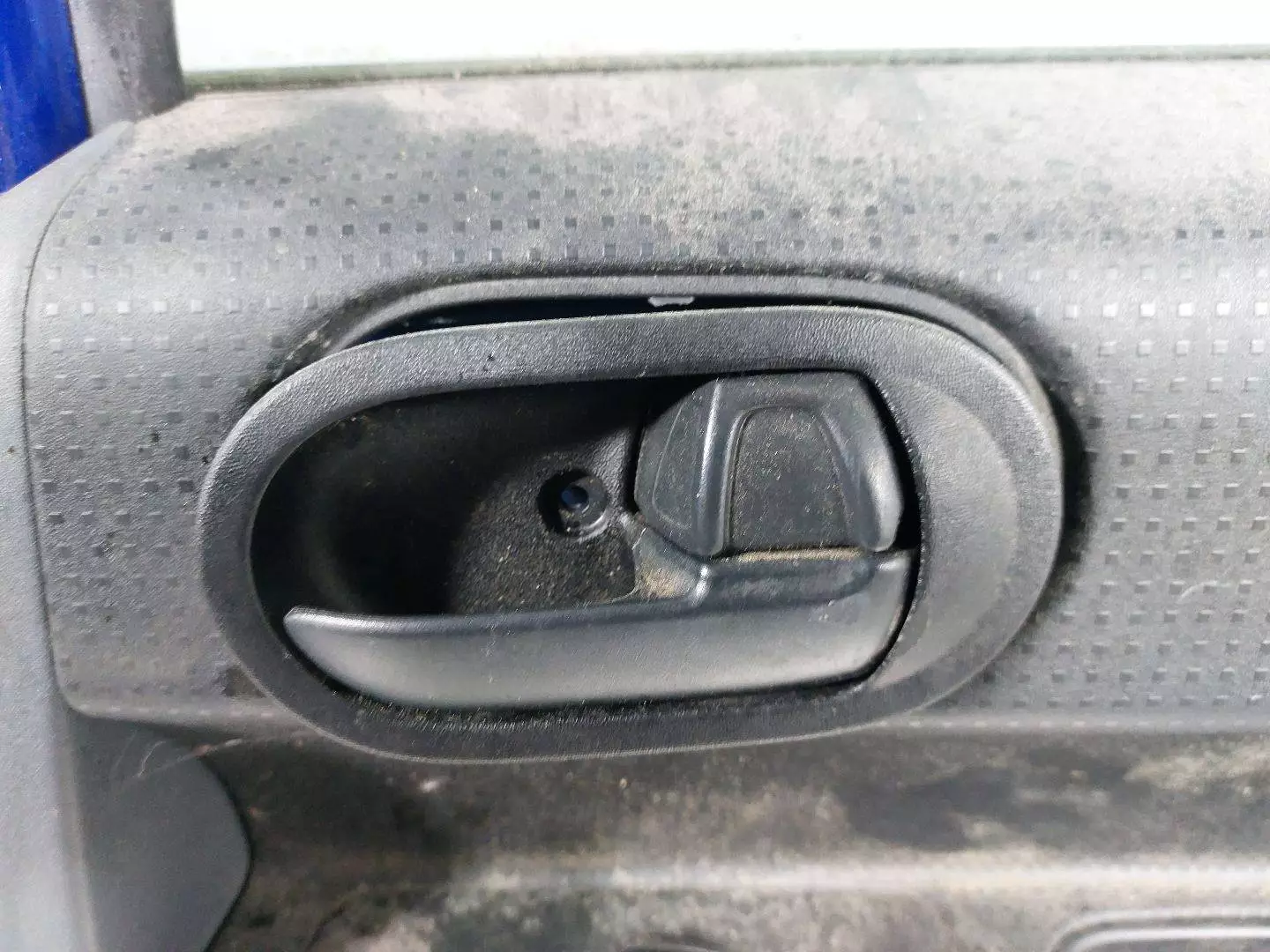 Ручка внутренняя передняя правая к Mitsubishi Colt 2010