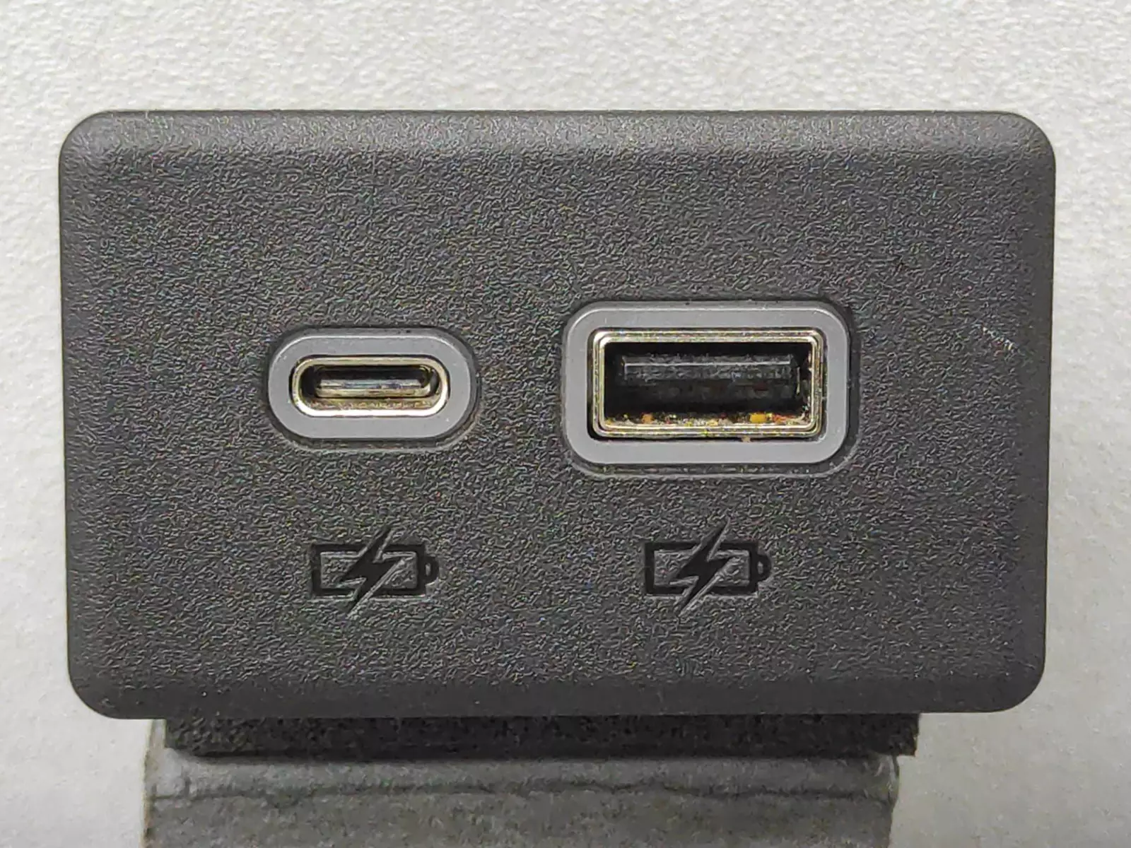 Разъем AUX / USB к GMC Acadia 2021