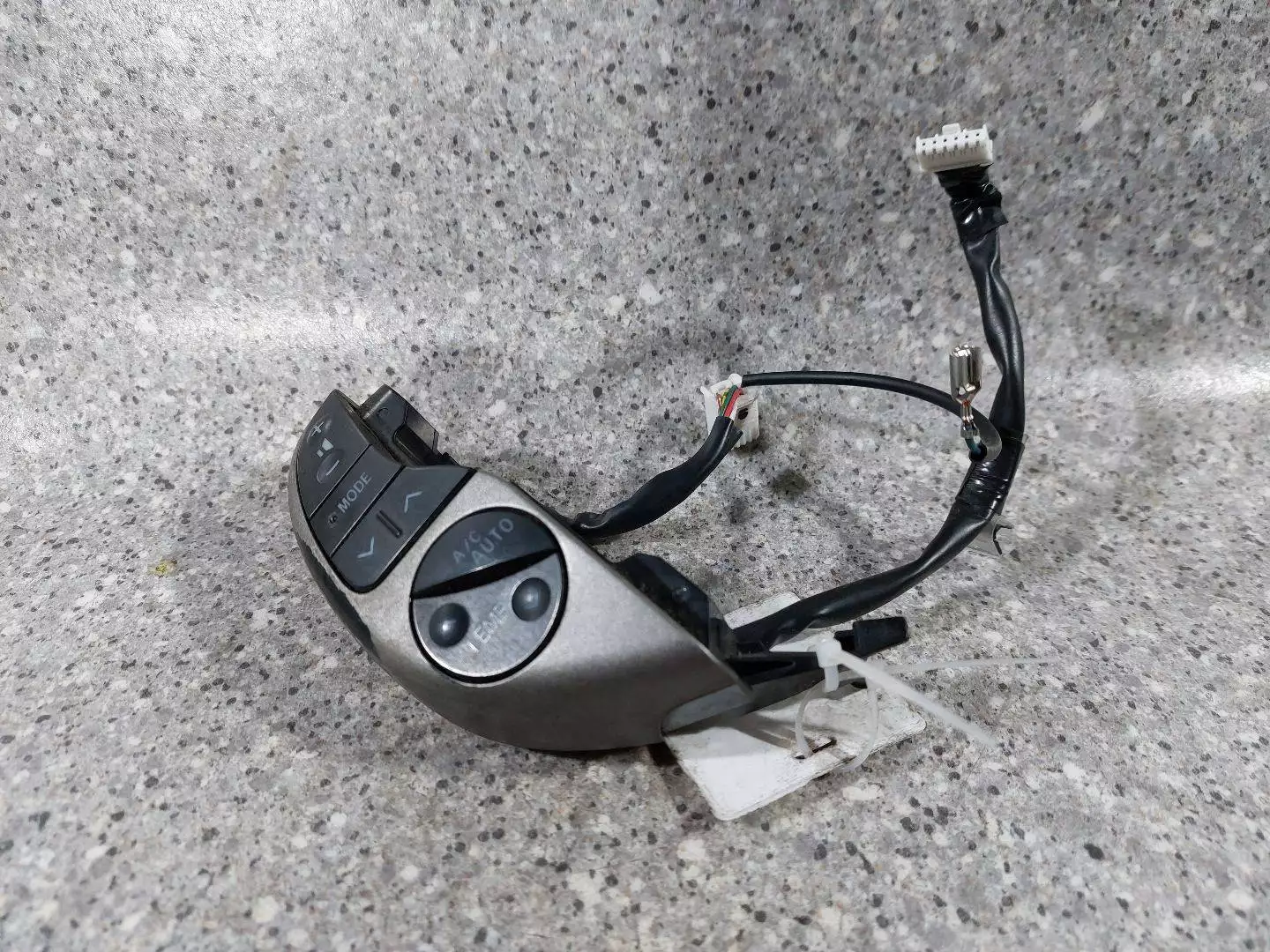 Кнопки руля к Toyota Prius 2004
