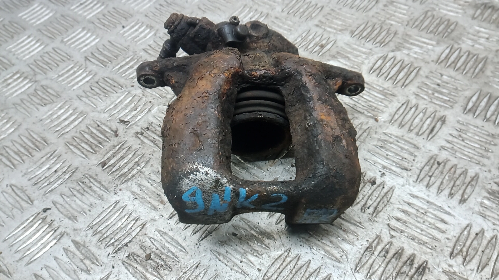 Суппорт передний левый к Peugeot 407 2006