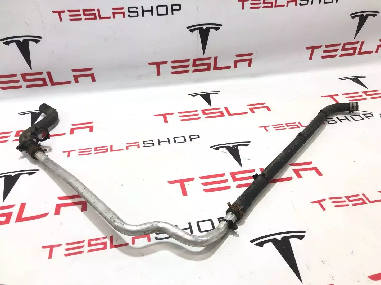 Патрубок радиатора к Tesla Model S 2014
