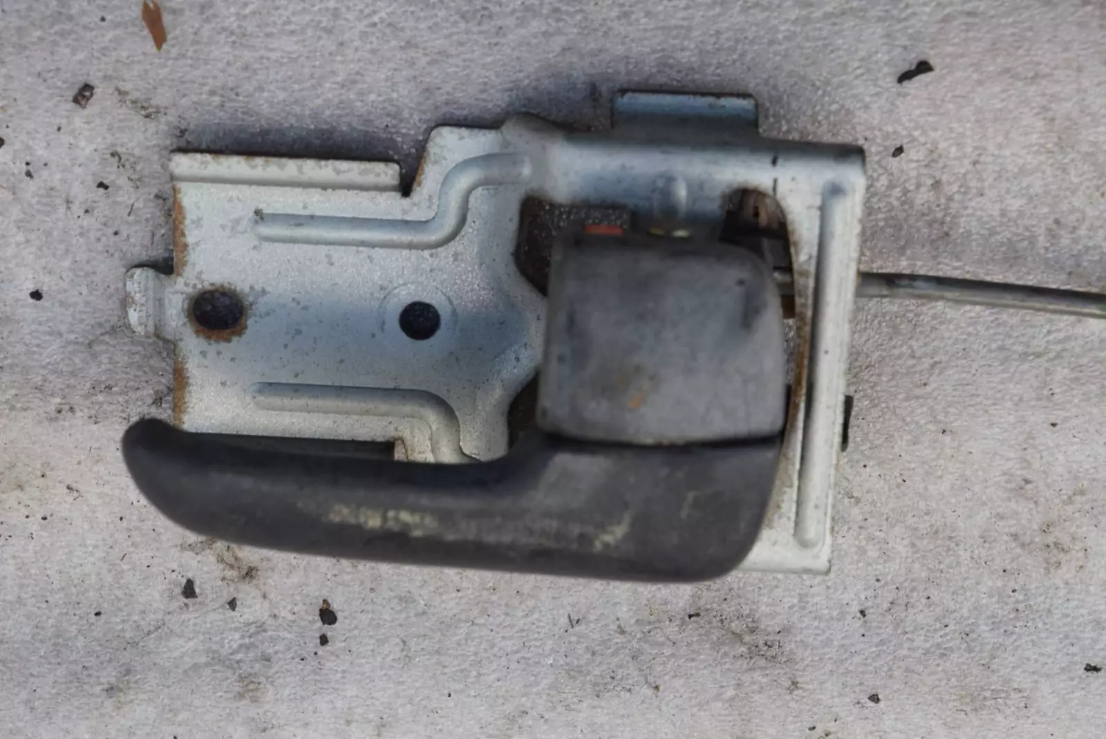 Ручка внутренняя передняя правая к Mazda 626 1998