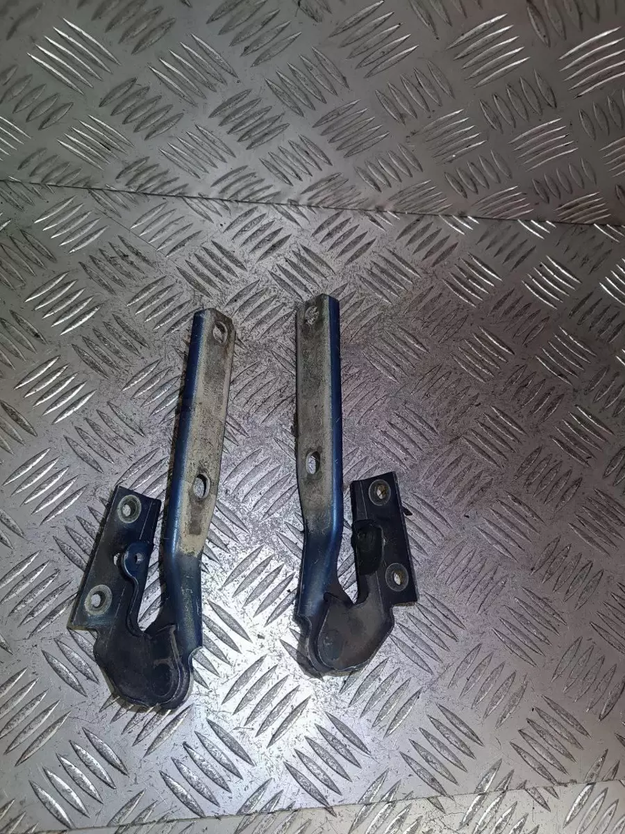 Петля капота к Volkswagen Passat 1998