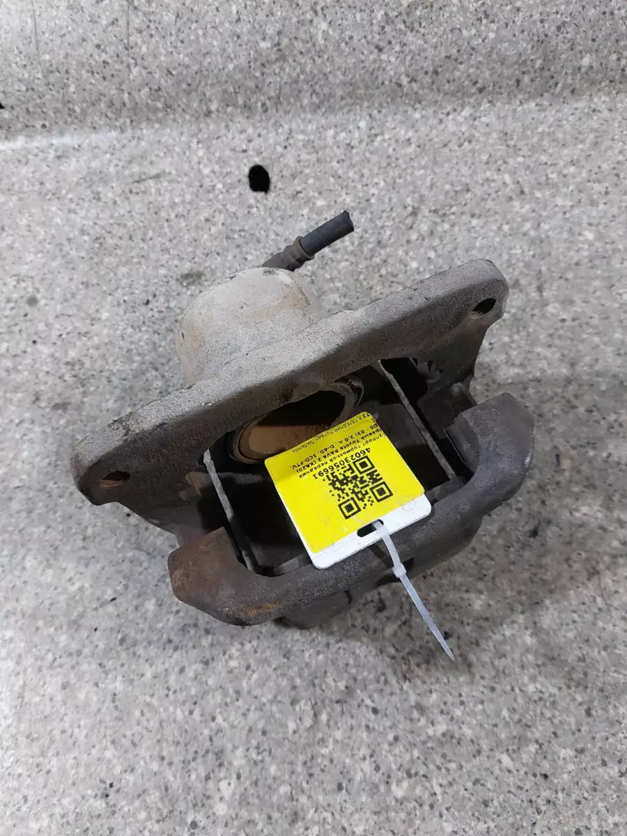 Суппорт передний правый к Toyota RAV 4 2002